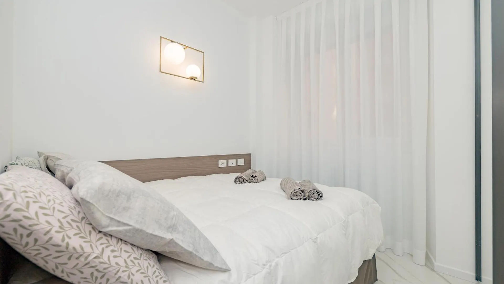Apartment 2Co4 - Duomo - Modern Central - Milan Italy